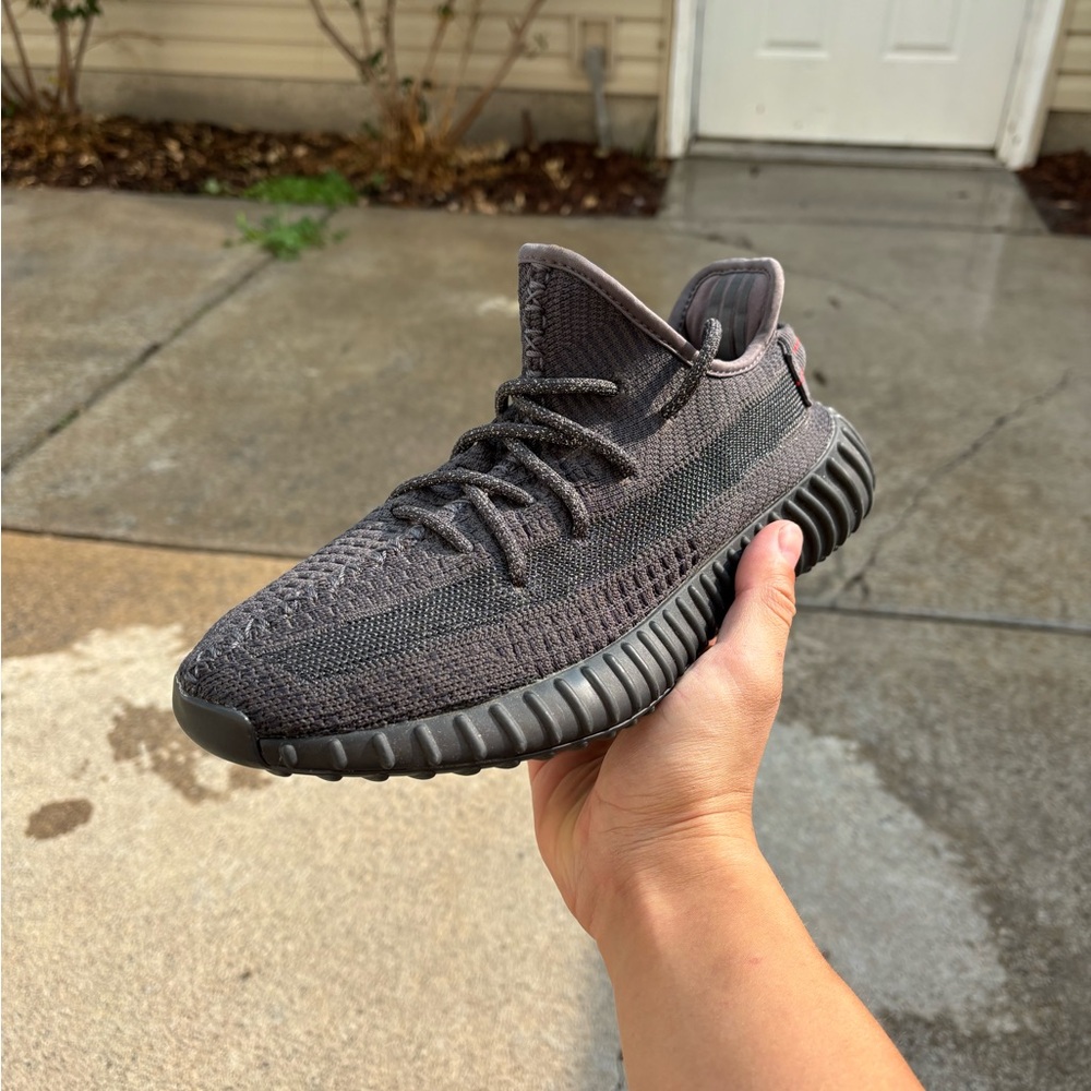 Yeezy Boost 350 V2 Black Non Reflective Size 7 Men’s / 8.5 Women’s